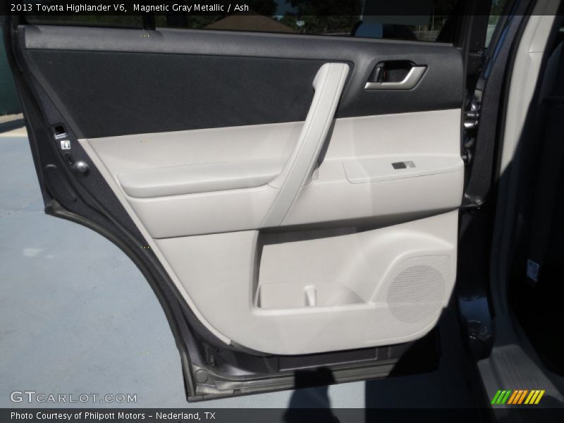 Magnetic Gray Metallic / Ash 2013 Toyota Highlander V6