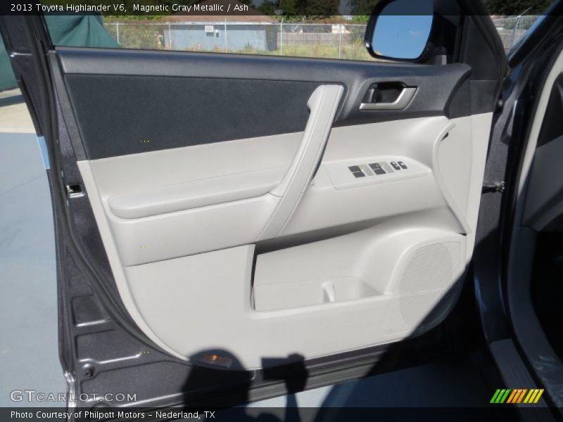 Magnetic Gray Metallic / Ash 2013 Toyota Highlander V6