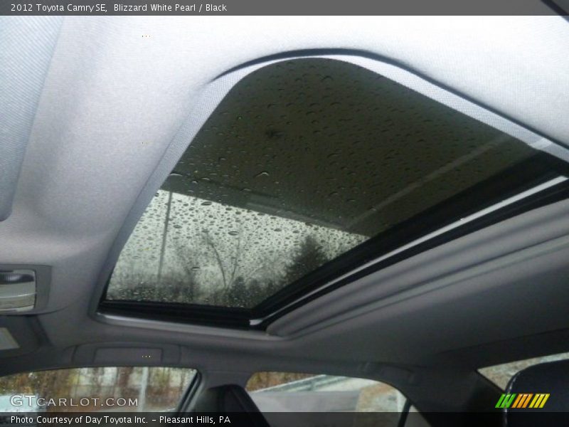 Blizzard White Pearl / Black 2012 Toyota Camry SE