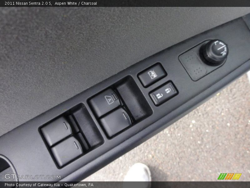 Aspen White / Charcoal 2011 Nissan Sentra 2.0 S