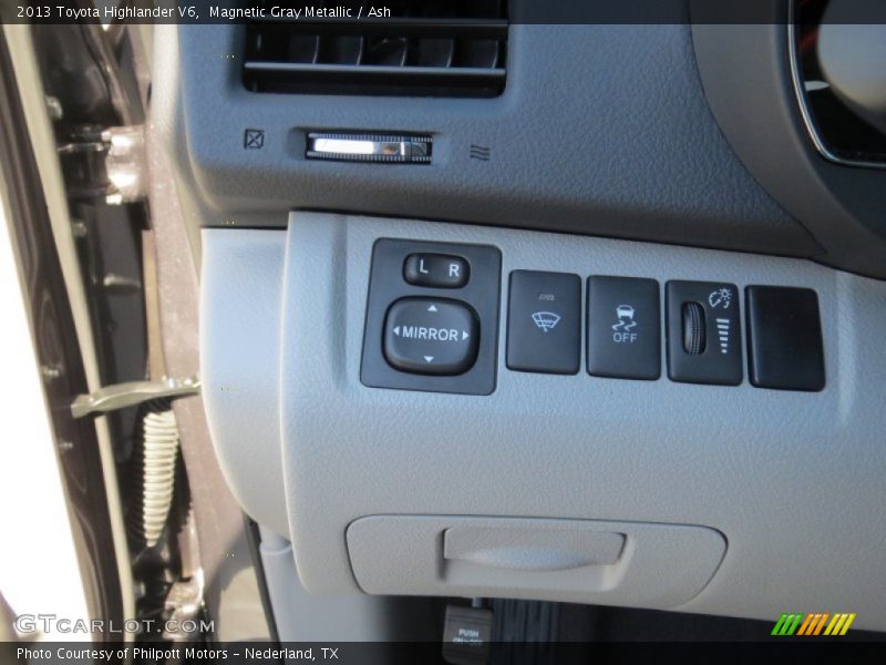Magnetic Gray Metallic / Ash 2013 Toyota Highlander V6