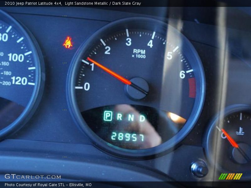Light Sandstone Metallic / Dark Slate Gray 2010 Jeep Patriot Latitude 4x4