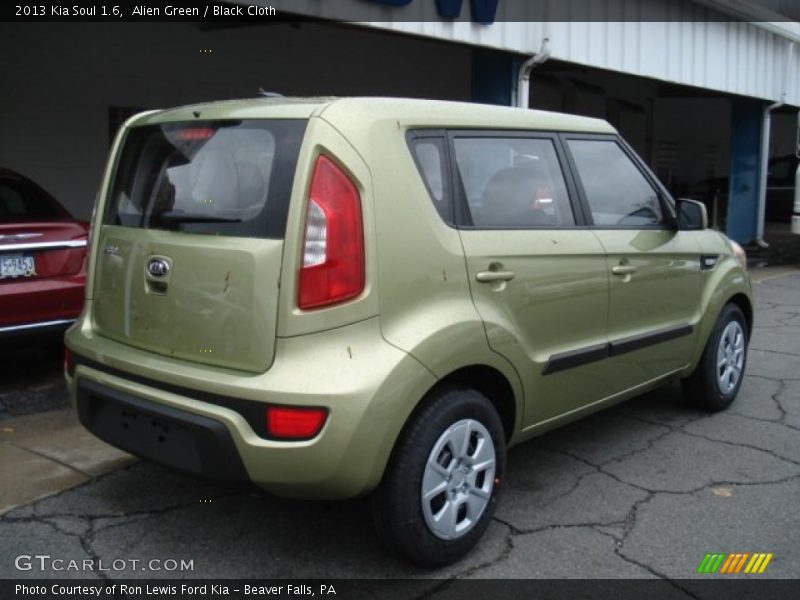 Alien Green / Black Cloth 2013 Kia Soul 1.6