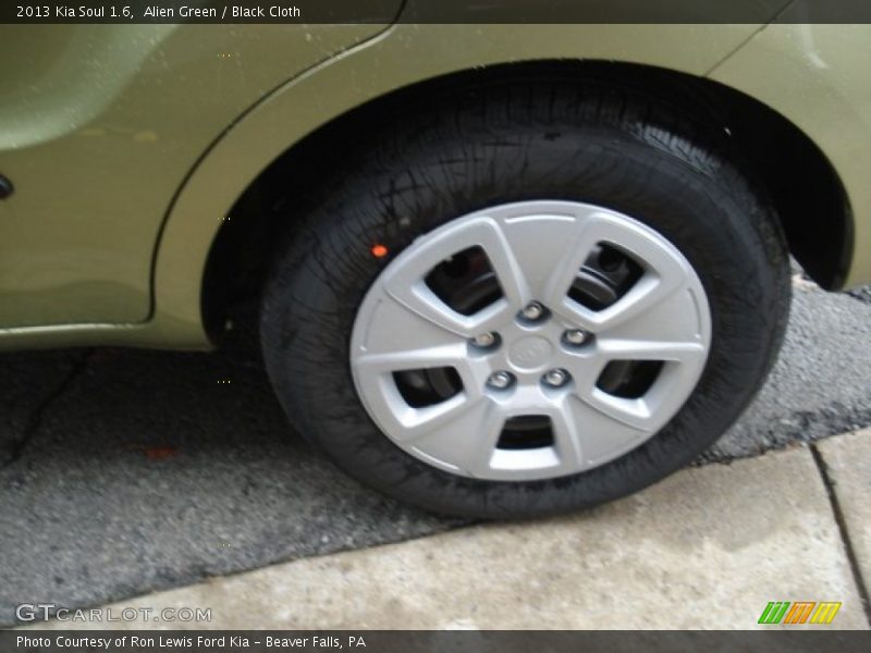 Alien Green / Black Cloth 2013 Kia Soul 1.6