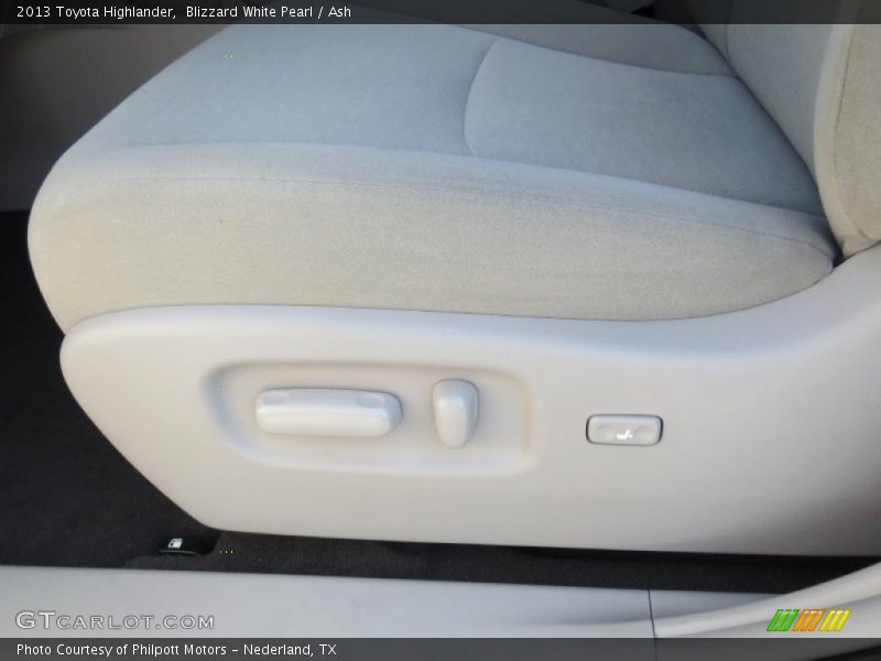 Blizzard White Pearl / Ash 2013 Toyota Highlander