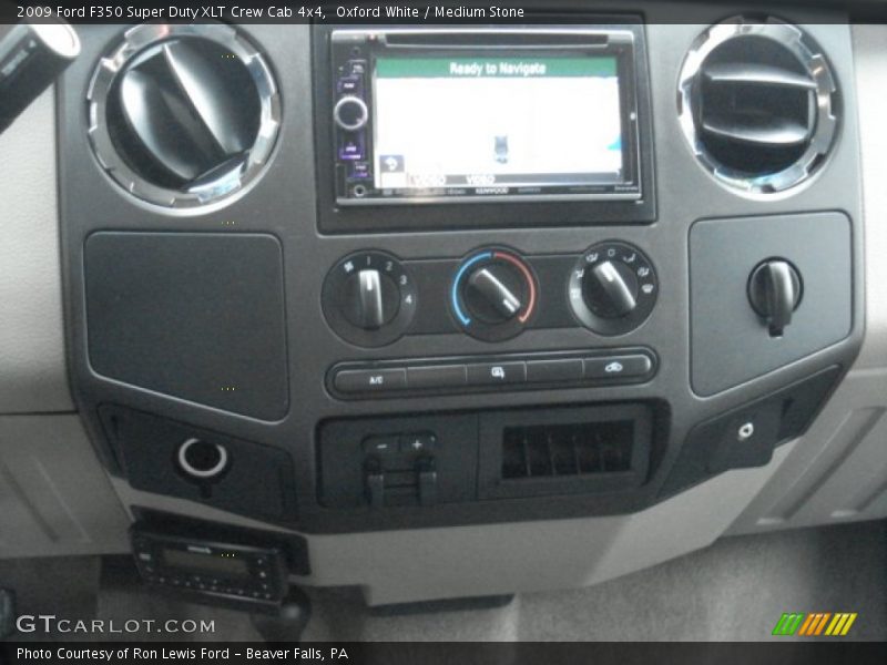 Oxford White / Medium Stone 2009 Ford F350 Super Duty XLT Crew Cab 4x4