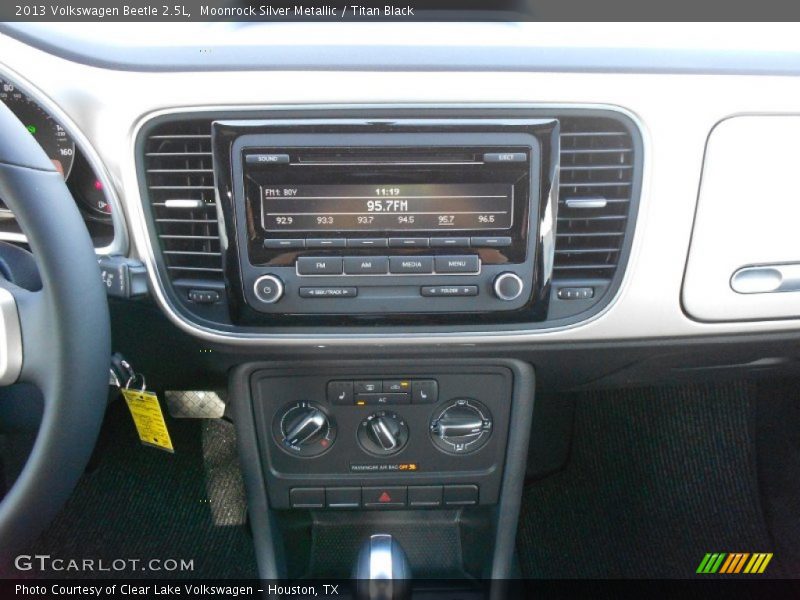 Moonrock Silver Metallic / Titan Black 2013 Volkswagen Beetle 2.5L