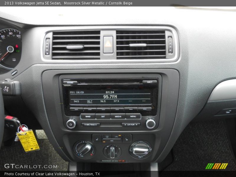 Moonrock Silver Metallic / Cornsilk Beige 2013 Volkswagen Jetta SE Sedan