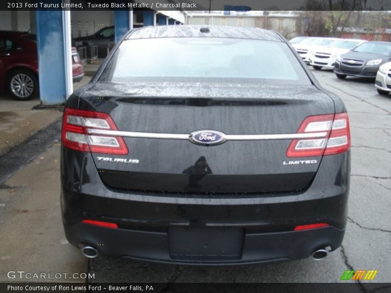 Tuxedo Black Metallic / Charcoal Black 2013 Ford Taurus Limited