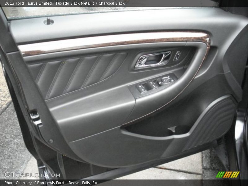 Tuxedo Black Metallic / Charcoal Black 2013 Ford Taurus Limited