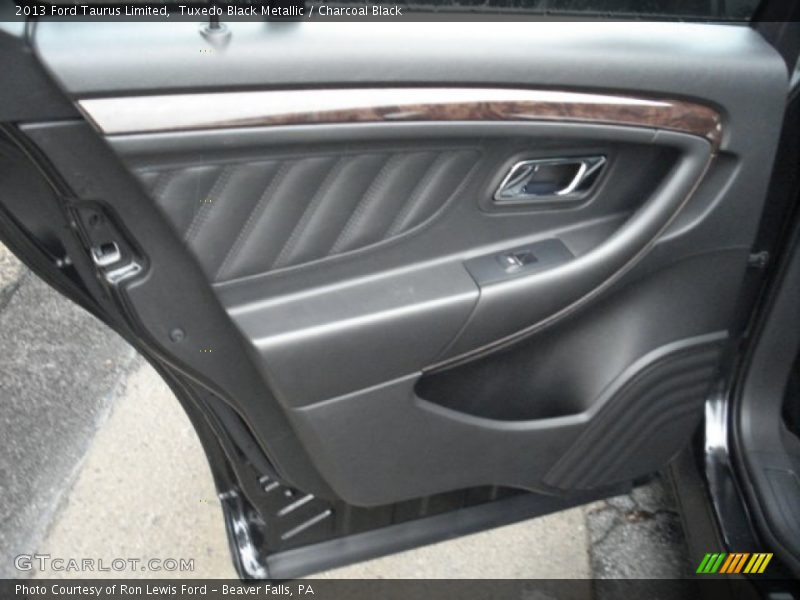 Tuxedo Black Metallic / Charcoal Black 2013 Ford Taurus Limited