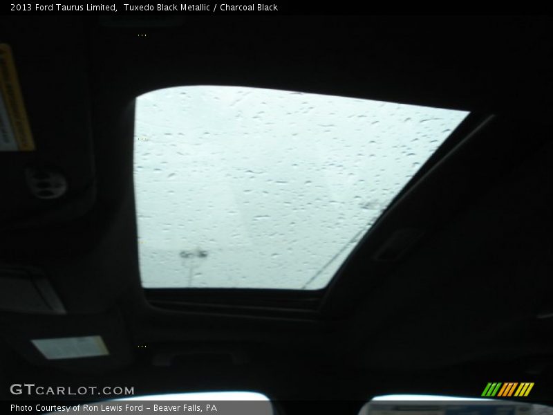 Tuxedo Black Metallic / Charcoal Black 2013 Ford Taurus Limited