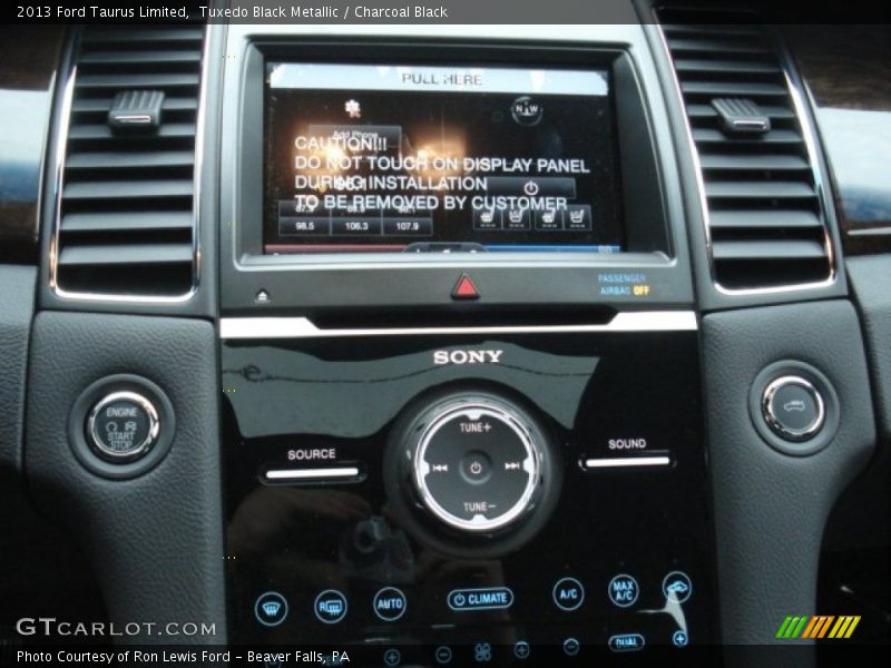 Tuxedo Black Metallic / Charcoal Black 2013 Ford Taurus Limited