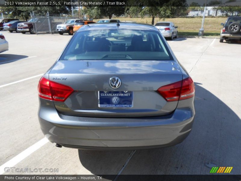 Platinum Gray Metallic / Titan Black 2013 Volkswagen Passat 2.5L S