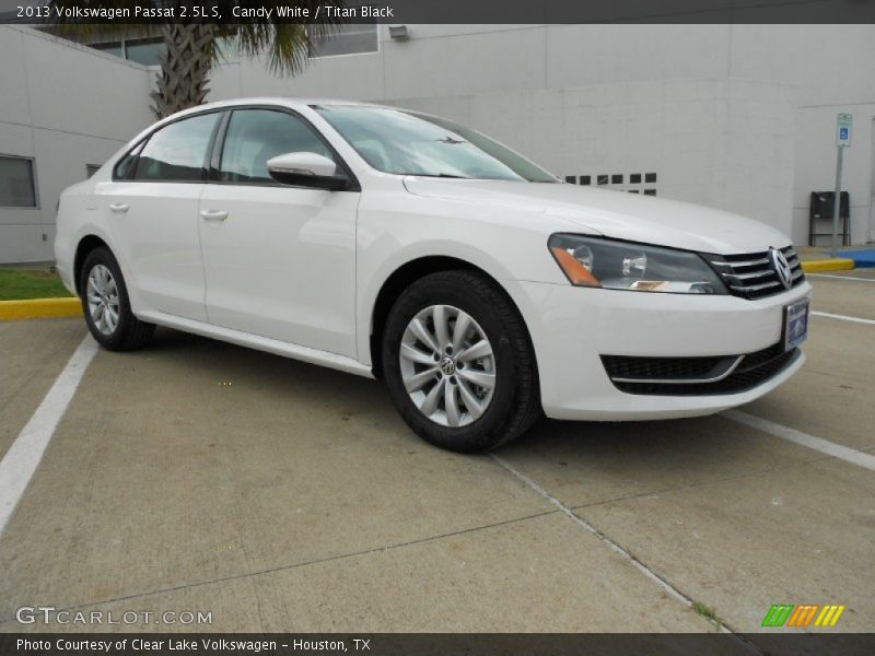 Candy White / Titan Black 2013 Volkswagen Passat 2.5L S