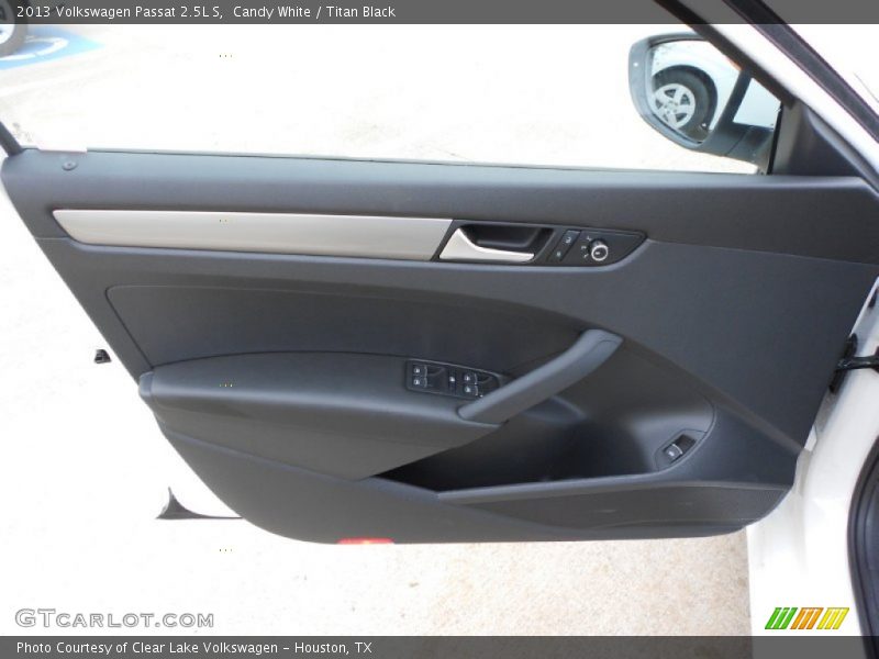 Candy White / Titan Black 2013 Volkswagen Passat 2.5L S