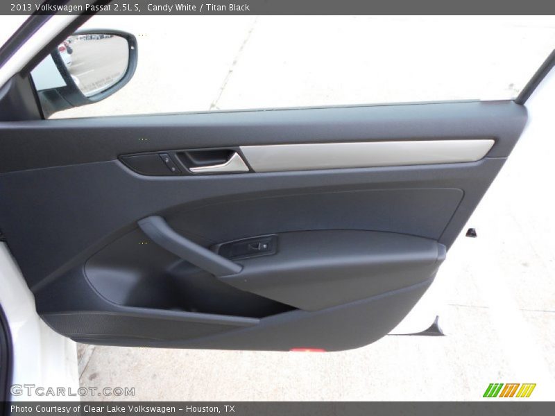Candy White / Titan Black 2013 Volkswagen Passat 2.5L S