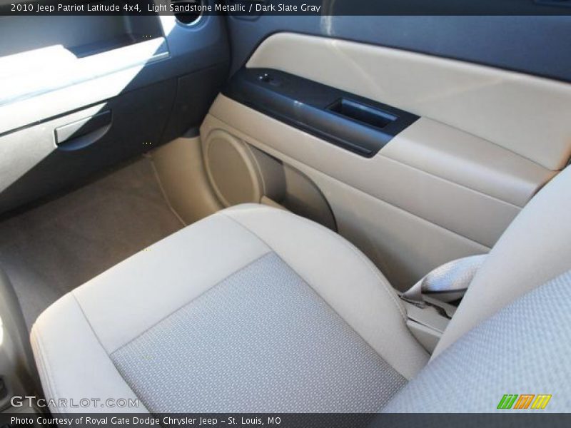 Light Sandstone Metallic / Dark Slate Gray 2010 Jeep Patriot Latitude 4x4