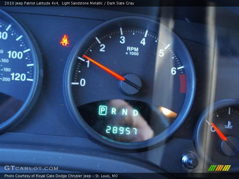 Light Sandstone Metallic / Dark Slate Gray 2010 Jeep Patriot Latitude 4x4