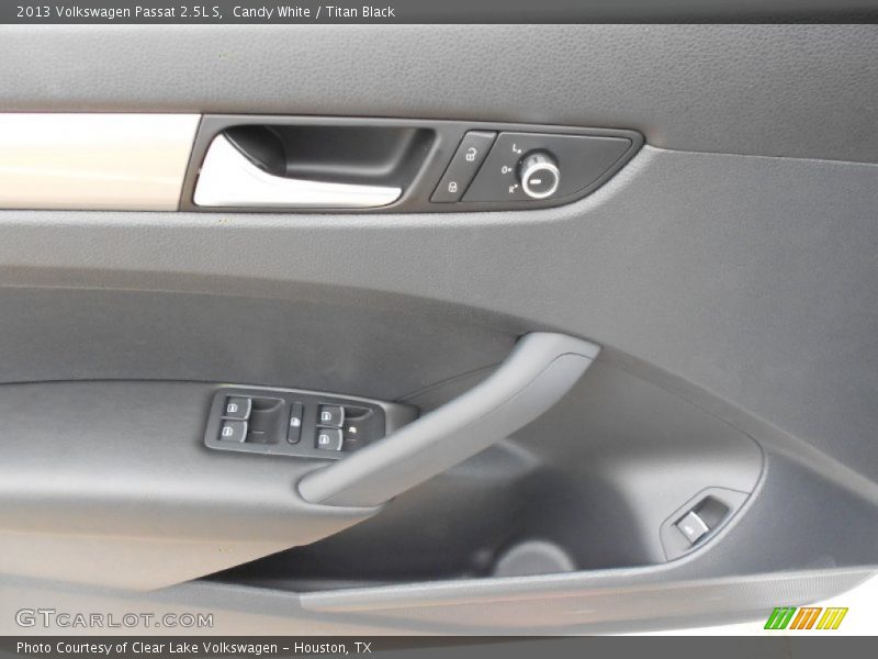 Candy White / Titan Black 2013 Volkswagen Passat 2.5L S