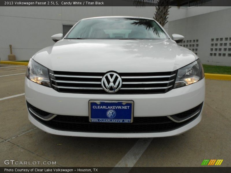 Candy White / Titan Black 2013 Volkswagen Passat 2.5L S