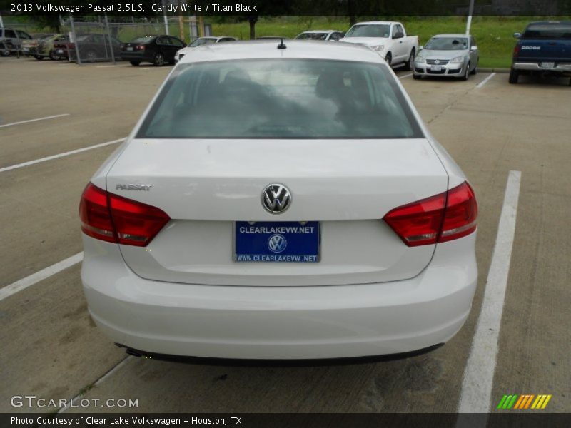 Candy White / Titan Black 2013 Volkswagen Passat 2.5L S