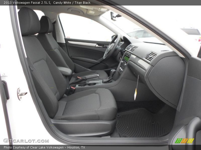 Candy White / Titan Black 2013 Volkswagen Passat 2.5L S