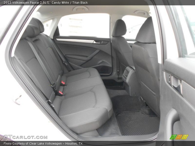 Candy White / Titan Black 2013 Volkswagen Passat 2.5L S