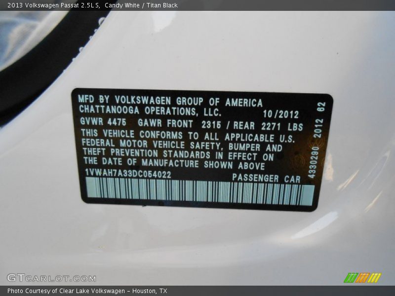 Candy White / Titan Black 2013 Volkswagen Passat 2.5L S
