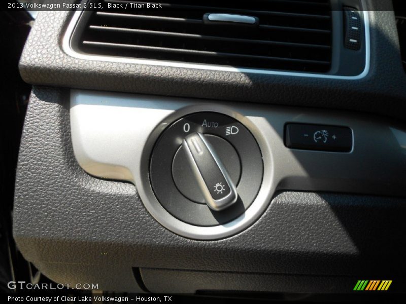 Black / Titan Black 2013 Volkswagen Passat 2.5L S