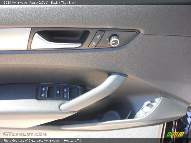 Black / Titan Black 2013 Volkswagen Passat 2.5L S