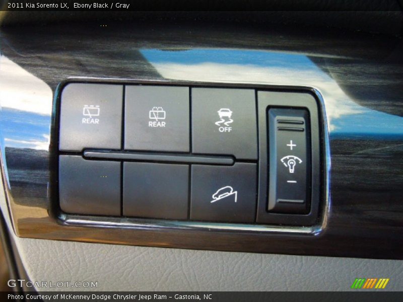 Ebony Black / Gray 2011 Kia Sorento LX