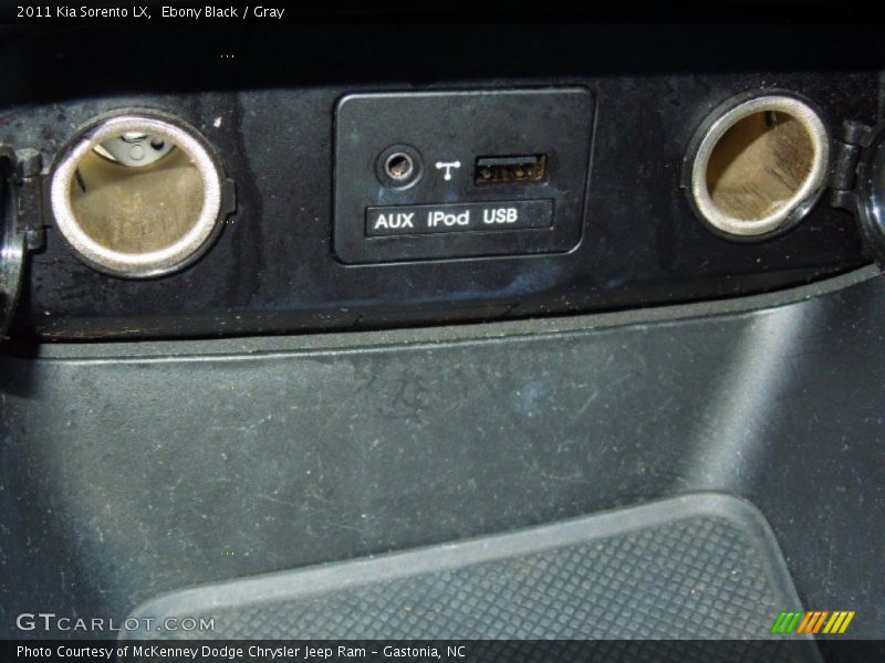 Ebony Black / Gray 2011 Kia Sorento LX