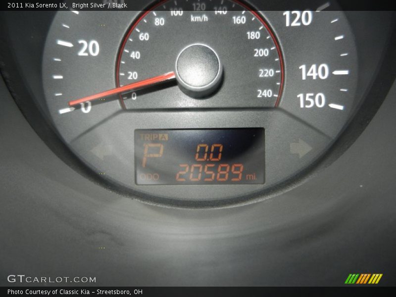 Bright Silver / Black 2011 Kia Sorento LX
