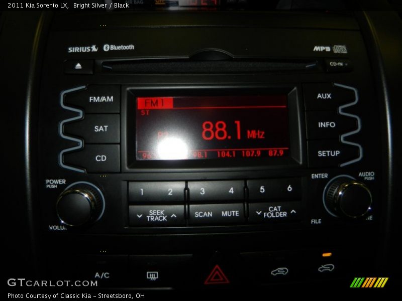 Bright Silver / Black 2011 Kia Sorento LX