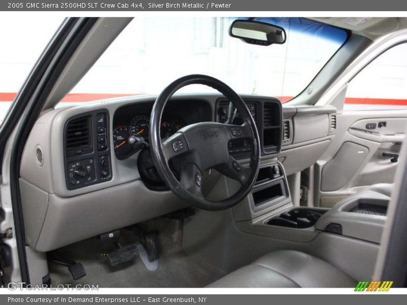 Dashboard of 2005 Sierra 2500HD SLT Crew Cab 4x4