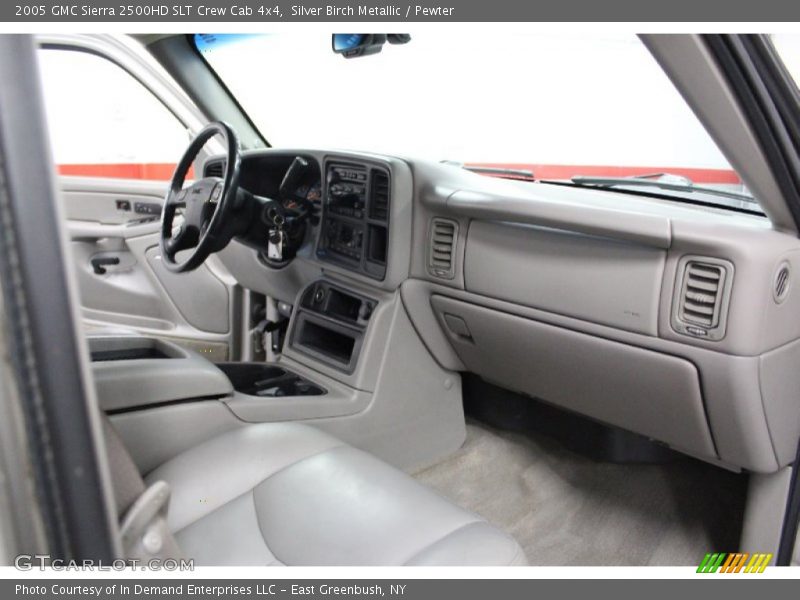 Dashboard of 2005 Sierra 2500HD SLT Crew Cab 4x4