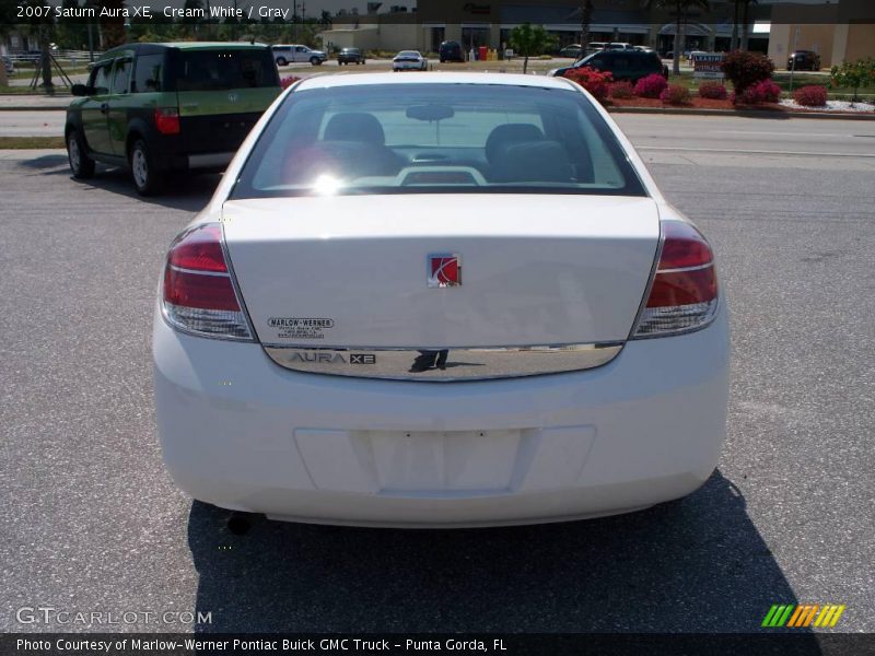 Cream White / Gray 2007 Saturn Aura XE