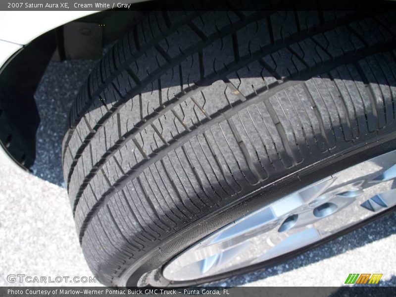 Cream White / Gray 2007 Saturn Aura XE