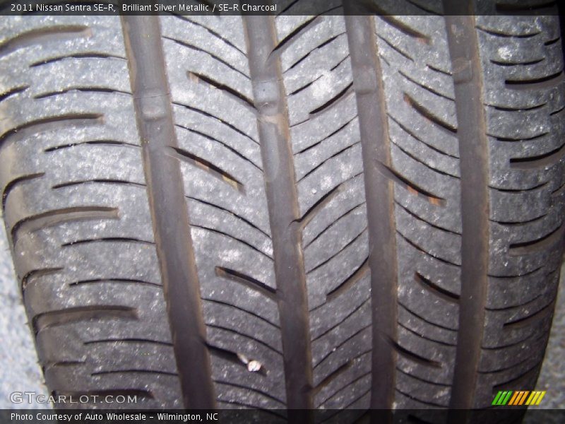Brilliant Silver Metallic / SE-R Charcoal 2011 Nissan Sentra SE-R