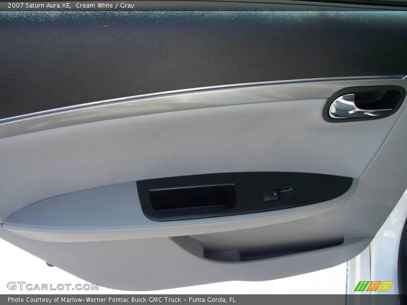 Cream White / Gray 2007 Saturn Aura XE