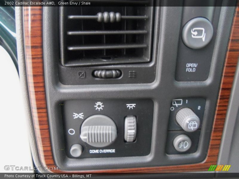Controls of 2002 Escalade AWD