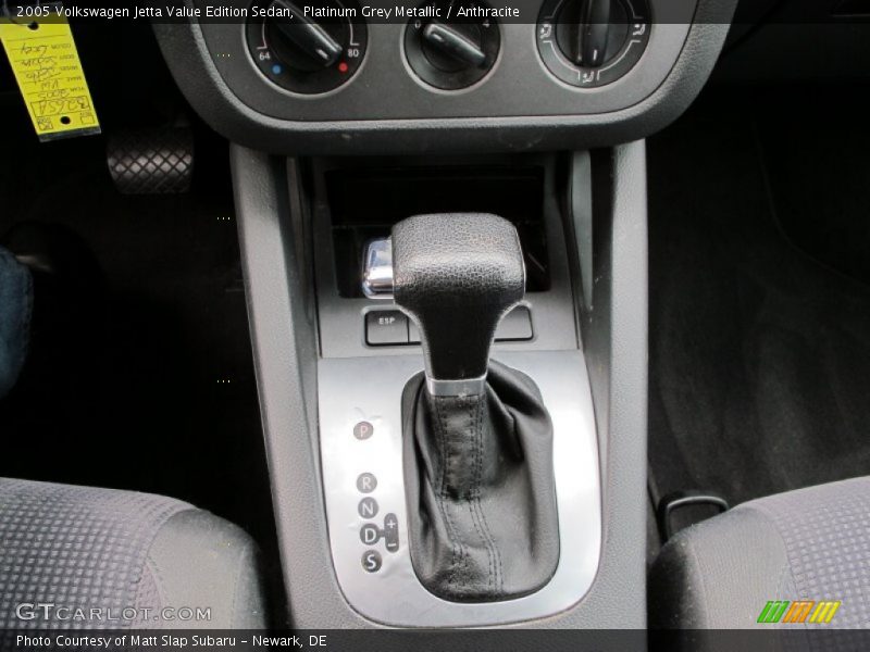 Platinum Grey Metallic / Anthracite 2005 Volkswagen Jetta Value Edition Sedan