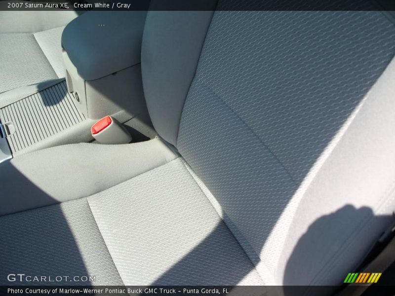 Cream White / Gray 2007 Saturn Aura XE