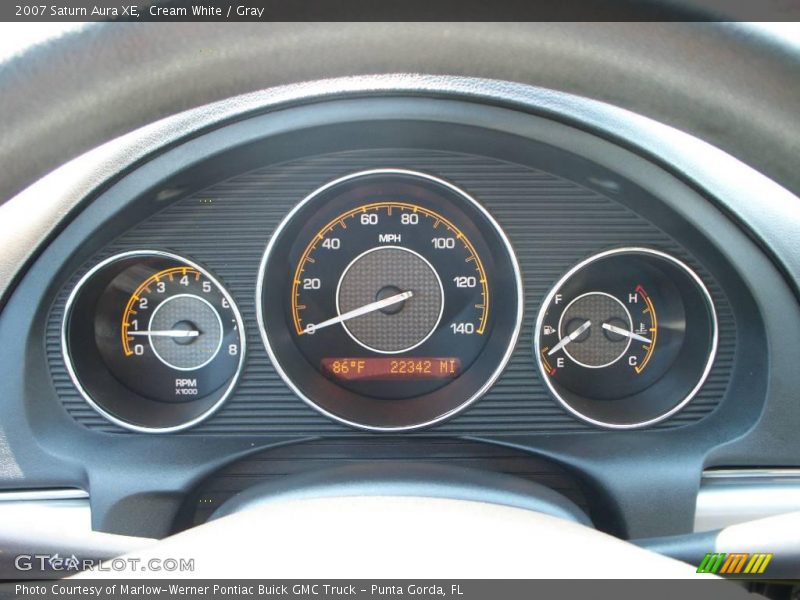 Cream White / Gray 2007 Saturn Aura XE