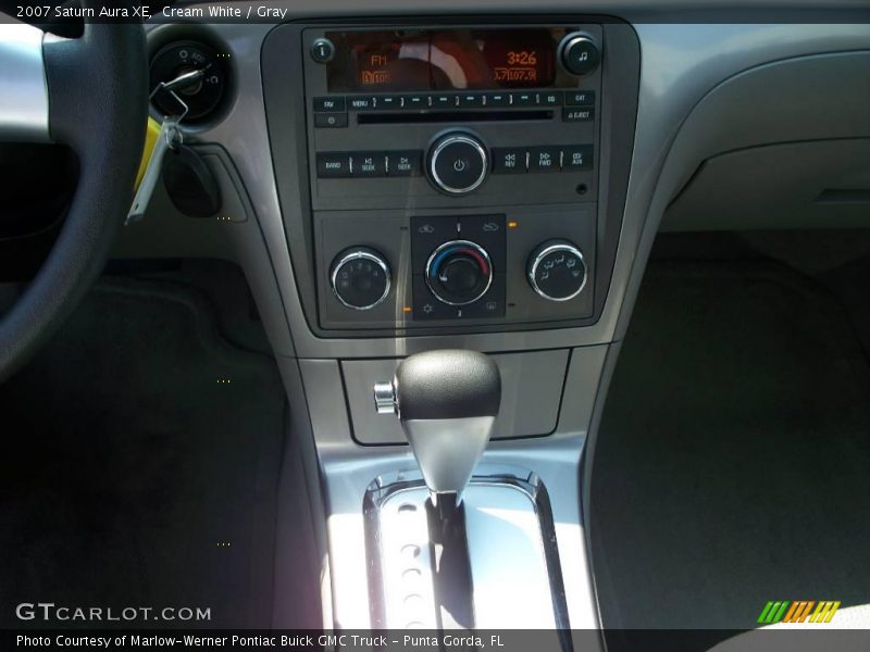 Cream White / Gray 2007 Saturn Aura XE