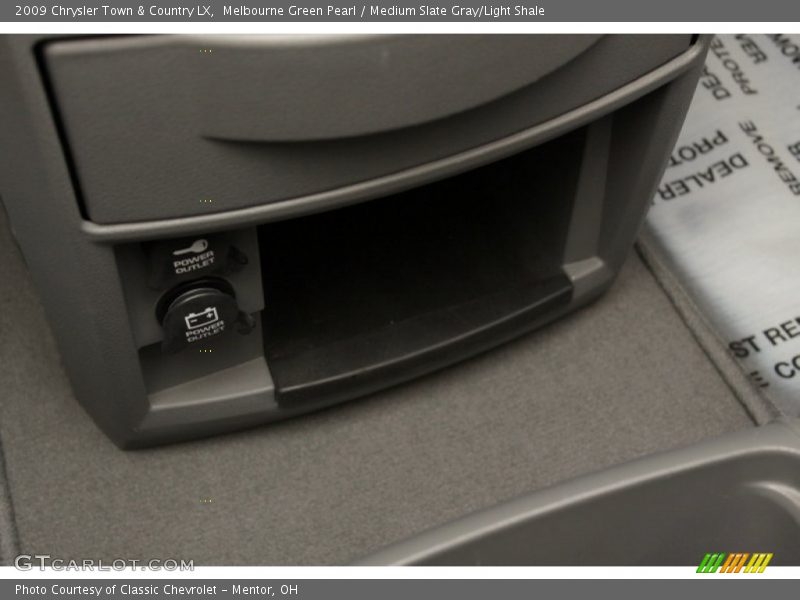 Melbourne Green Pearl / Medium Slate Gray/Light Shale 2009 Chrysler Town & Country LX
