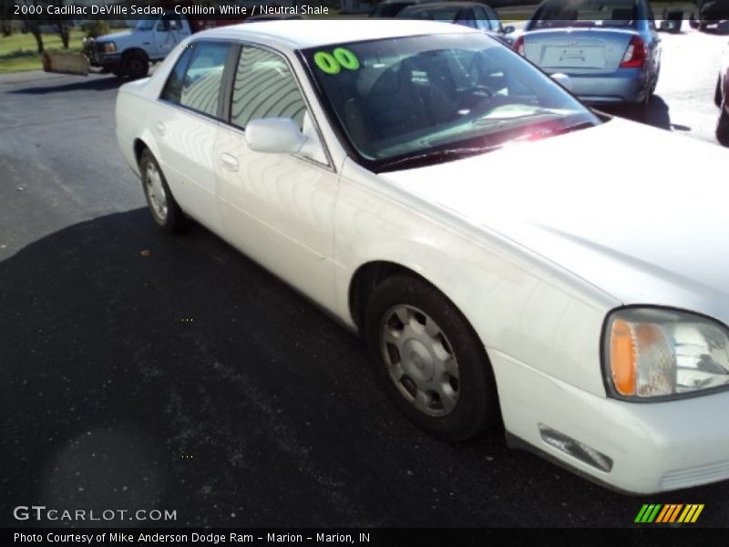 Cotillion White / Neutral Shale 2000 Cadillac DeVille Sedan