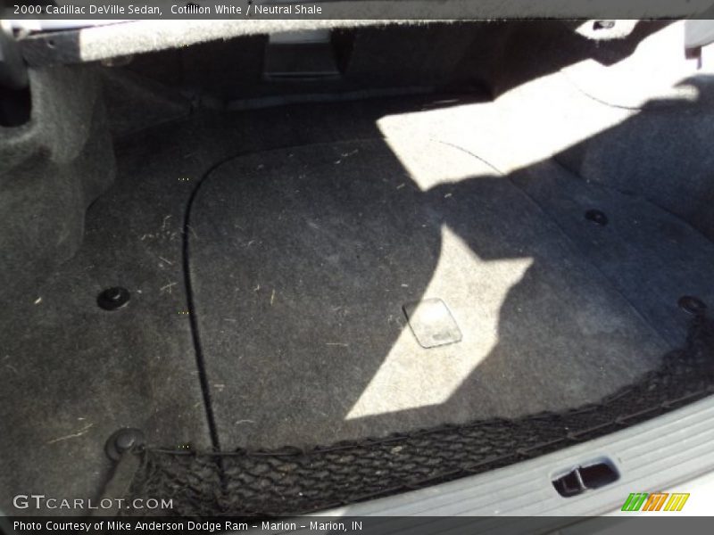 Cotillion White / Neutral Shale 2000 Cadillac DeVille Sedan