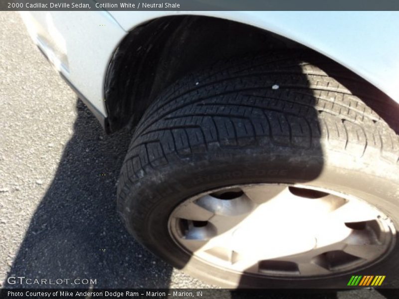 Cotillion White / Neutral Shale 2000 Cadillac DeVille Sedan